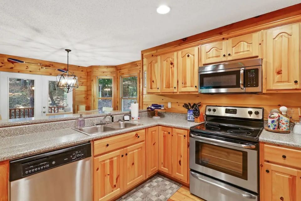 Full kitchen with cookware