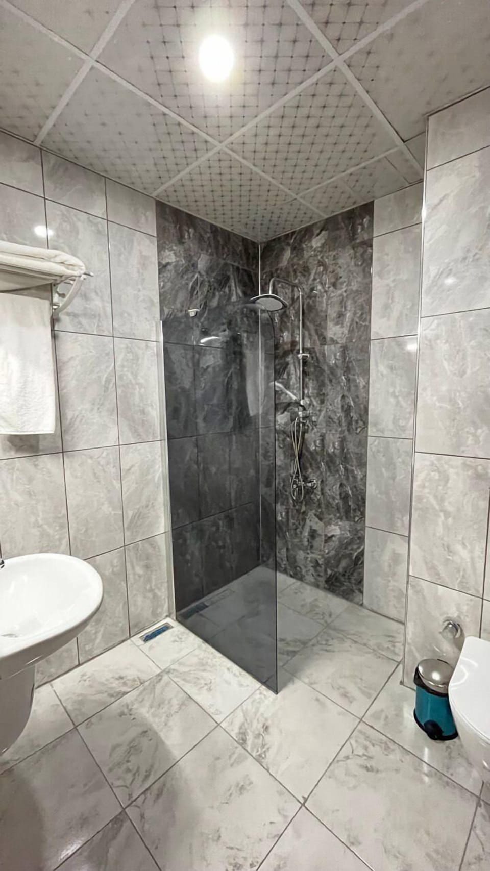 Shower, rainfall showerhead, hair dryer, towels
