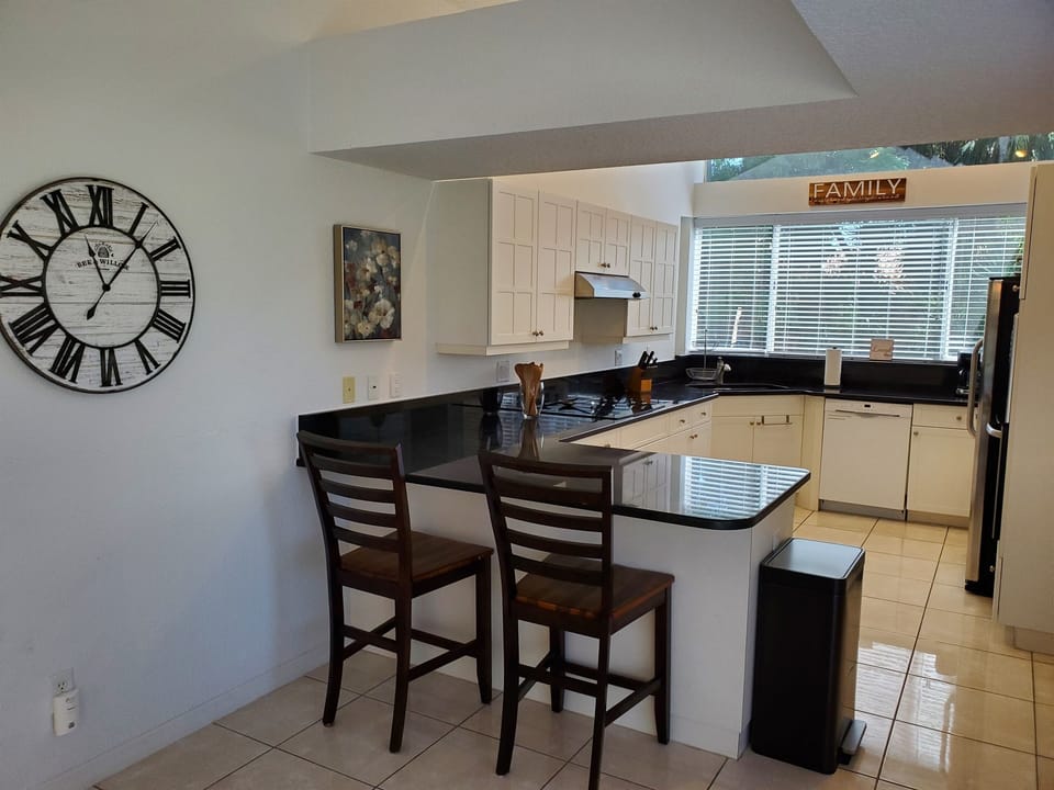 Kitchen nook and kitchen