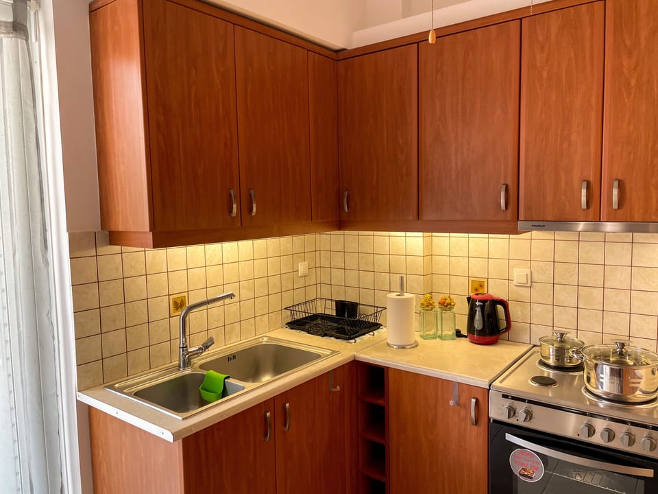 Comfort Apartment | Private kitchen | Electric kettle, dining tables