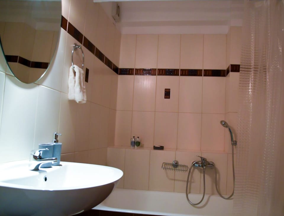 Ageliki's Athens Centre 2BDRM & Parking Apartment in Athens