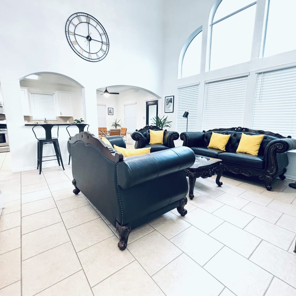 Main Living room, Granite bar type counter tops, Breakfast room