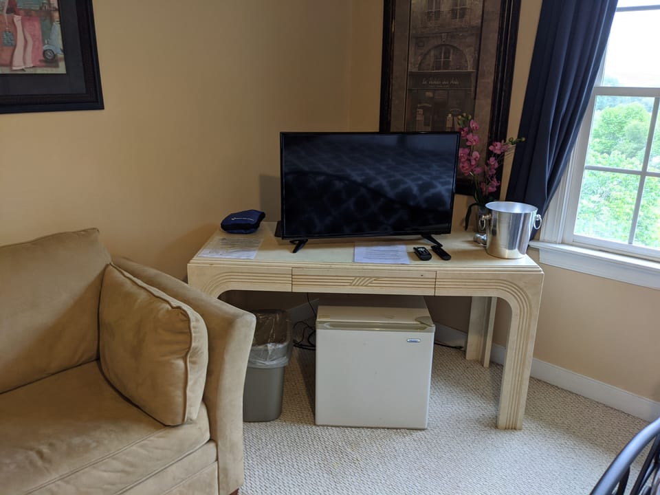 King bedroom picture 4.