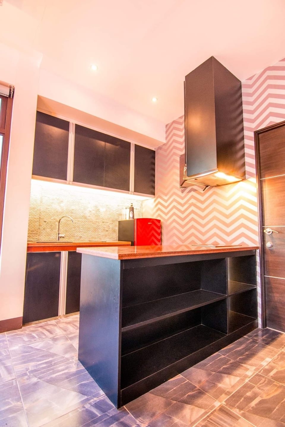 Presidential Penthouse, 1 Queen Bed, Smoking, City View | Private kitchen | Electric kettle