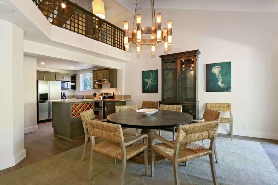 Lele Penthouse Dining & Kitchen Area