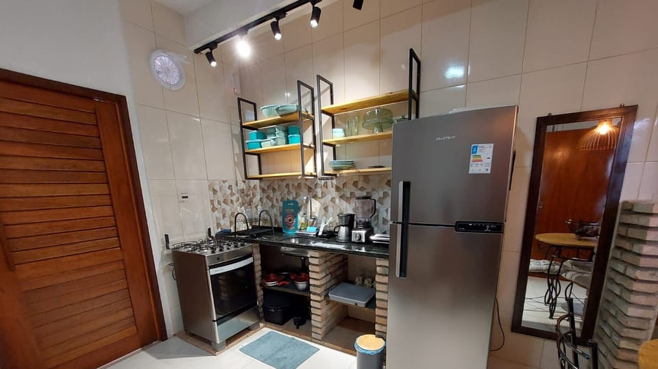 Comfort Suite | Private kitchen | Fridge, microwave, oven, blender