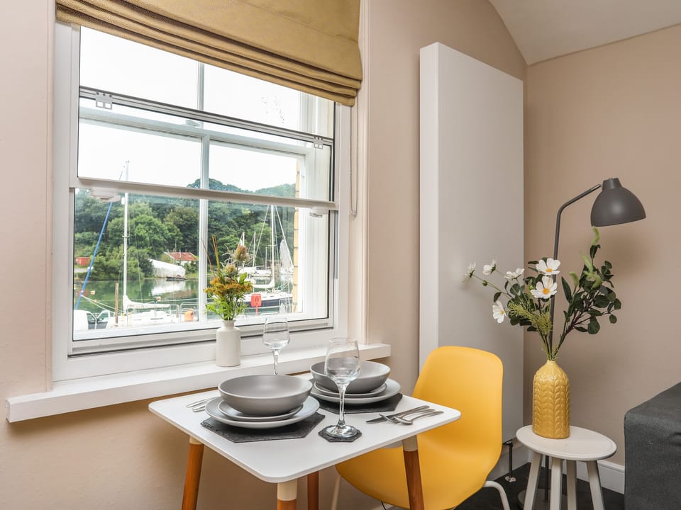 Cottage | Private kitchen | Fridge, electric kettle, toaster, cookware/dishes/utensils