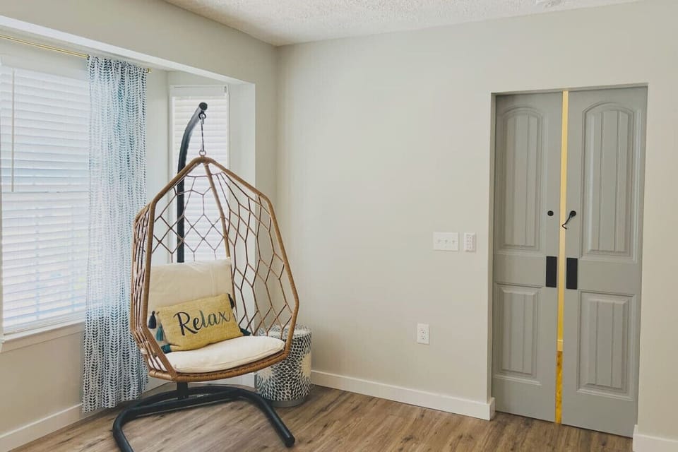 Additional seating area in 2 queen room