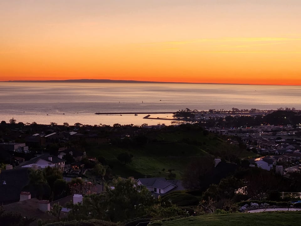 Sunrise & Sunset Oceanviews & Dana Point Harbor views. Book and enjoy!