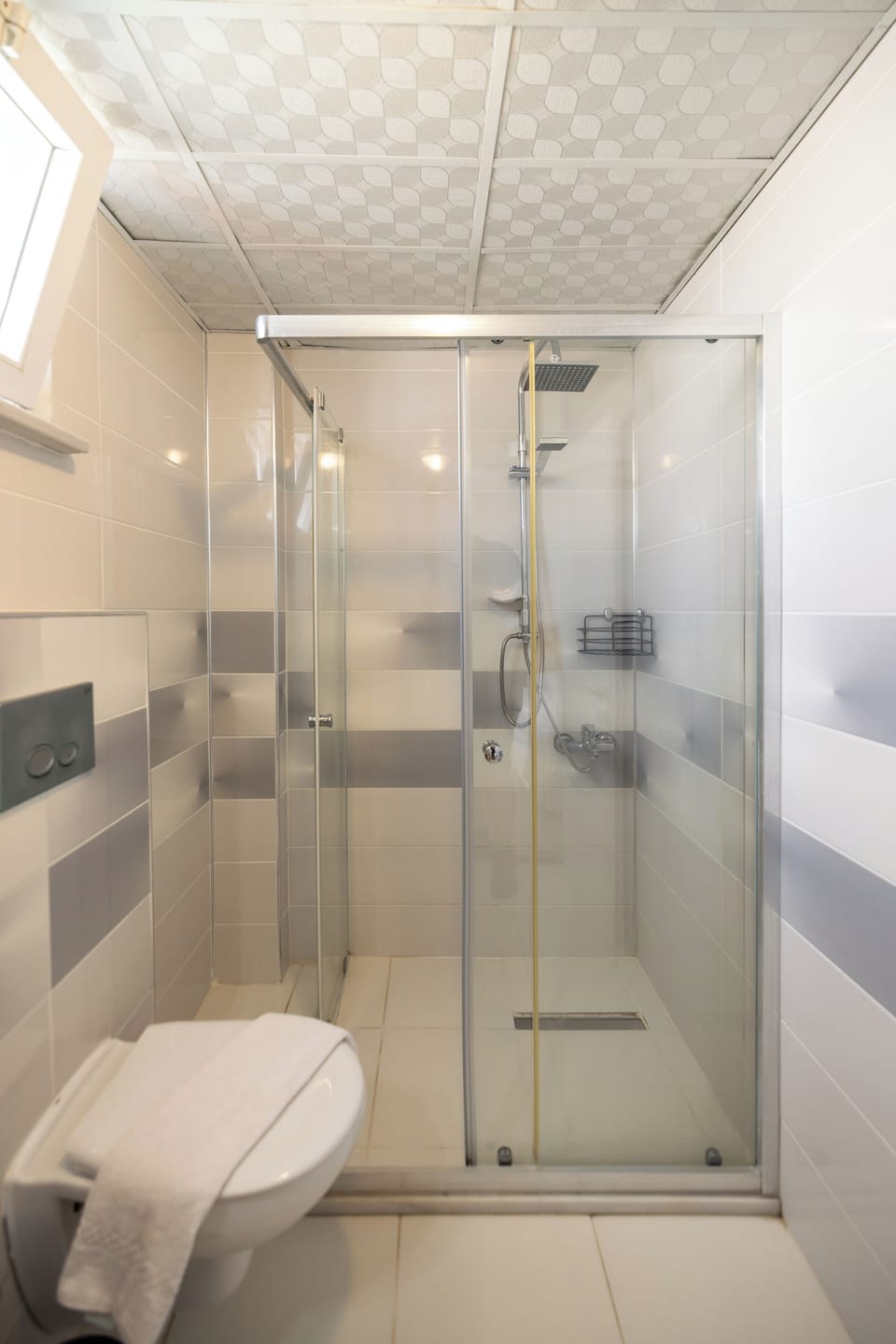 Family Triple Room | Bathroom | Shower, free toiletries, hair dryer, slippers