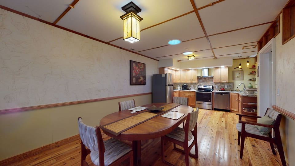 Dining/Kitchen area