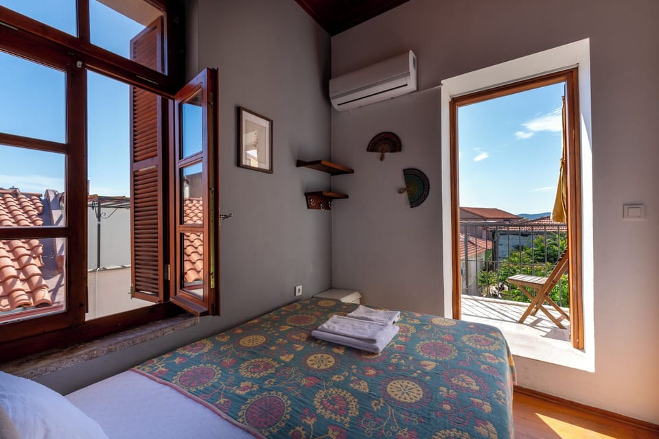 Standard Double Room | Free WiFi, bed sheets