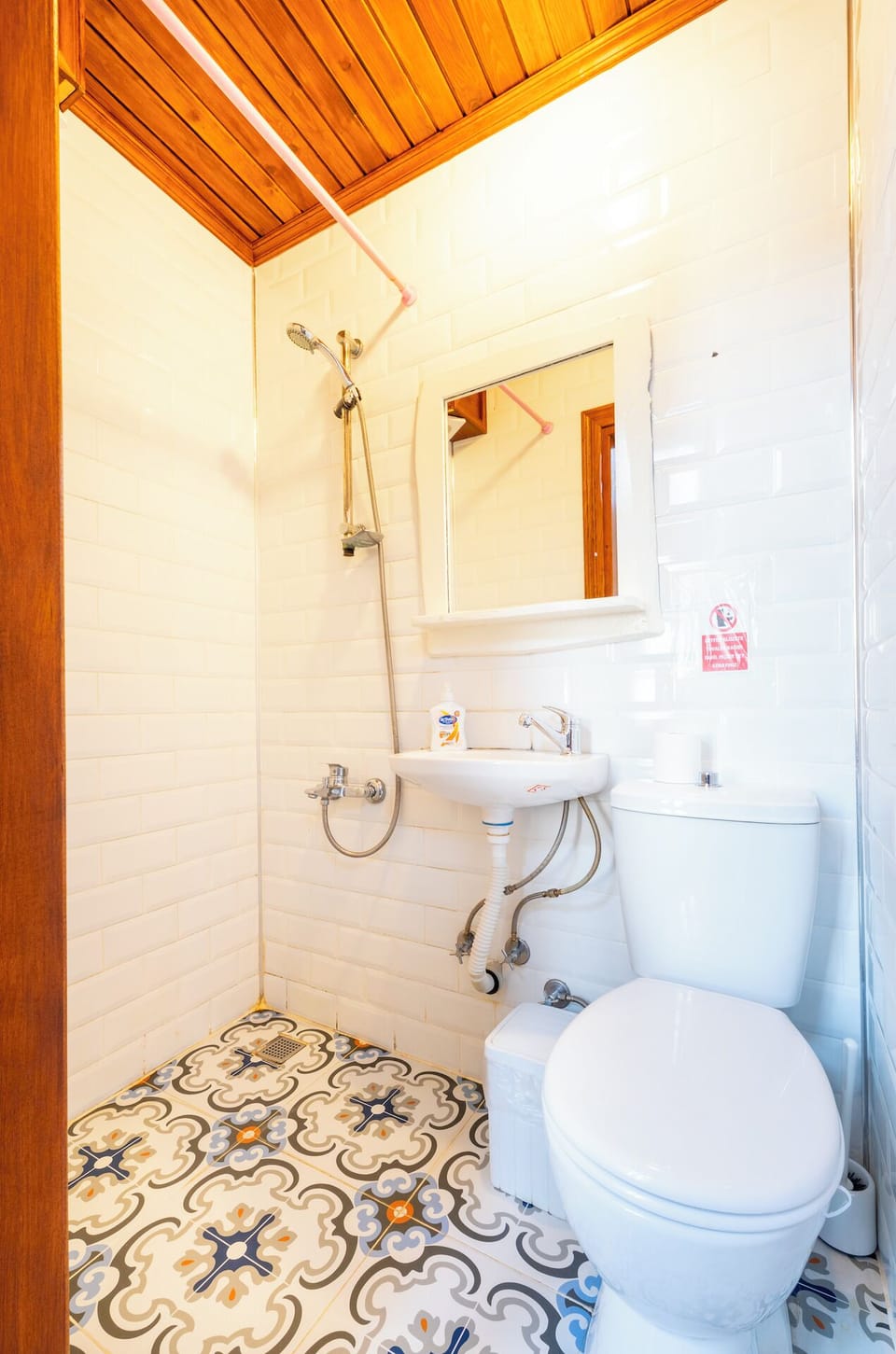 Standard Double Room | Bathroom | Shower, towels
