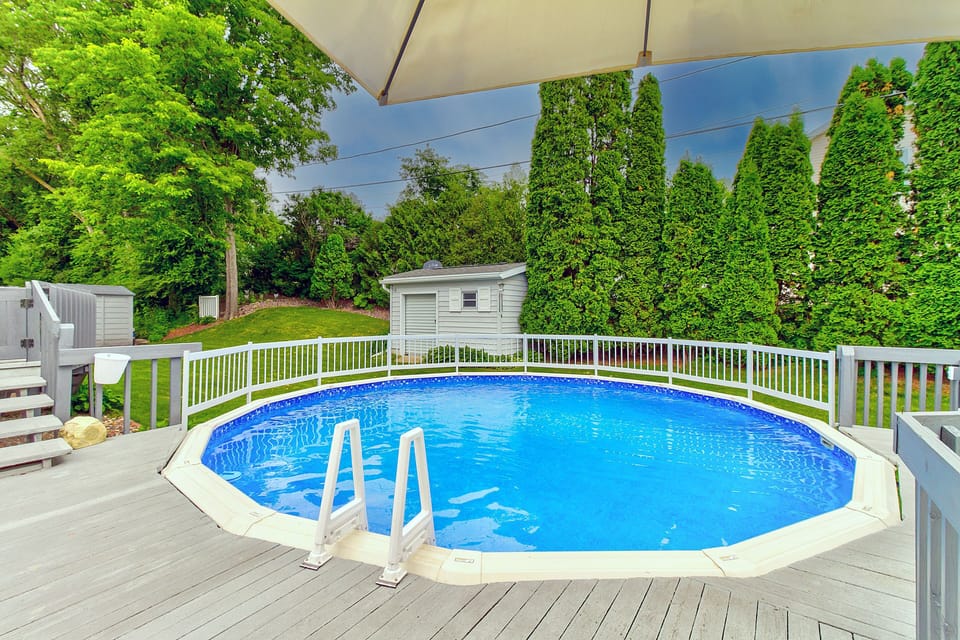 21 ft pool, 3-5' deep. Non-heated. Open seasonally, ~beg June to September. 