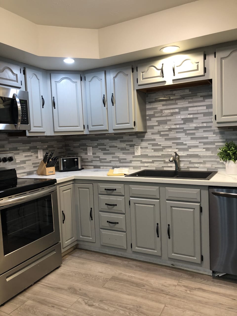 Fully equipped kitchen.