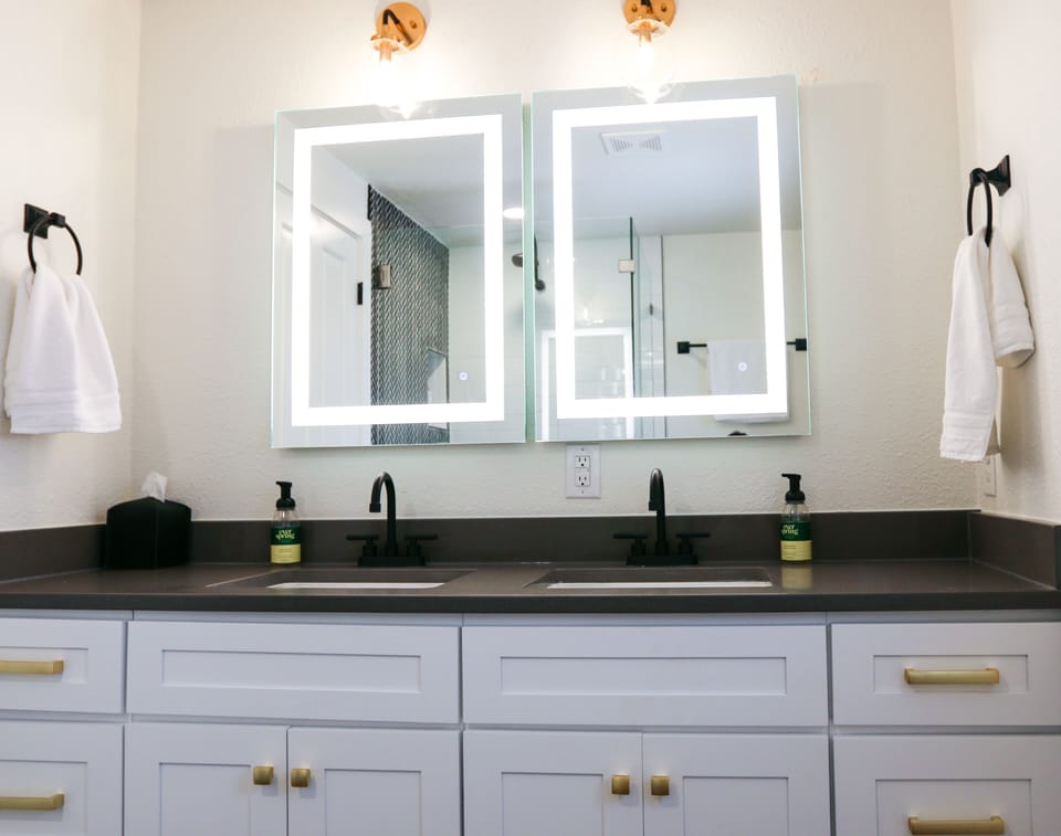 Pansy House Bathroom