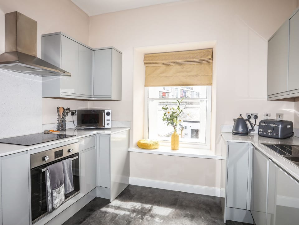 Cottage | Private kitchen | Fridge, dishwasher, electric kettle, toaster