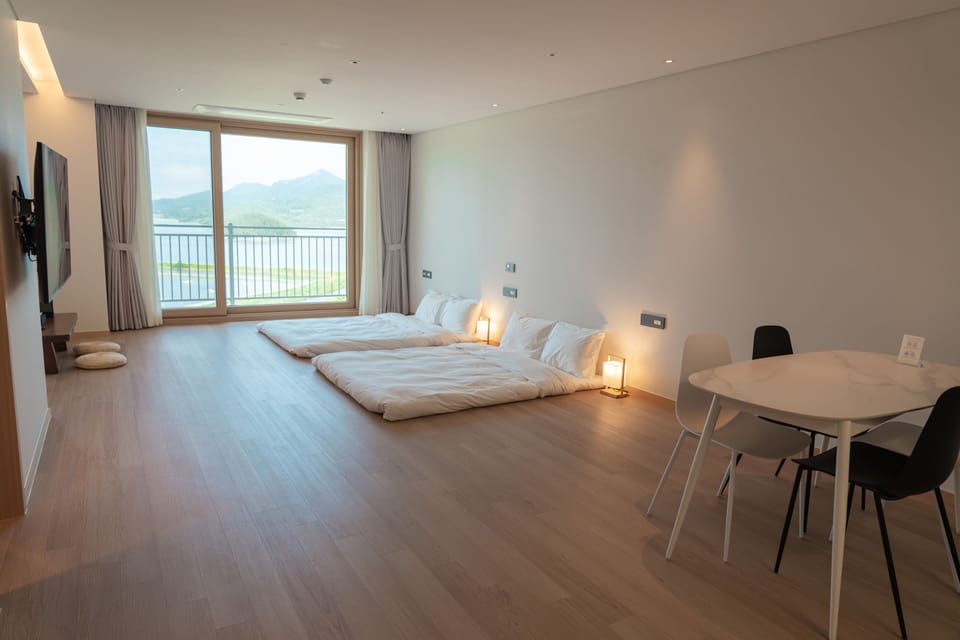 Island Ondol | Soundproofing, free WiFi, bed sheets
