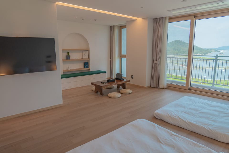 Island Ondol | Soundproofing, free WiFi, bed sheets