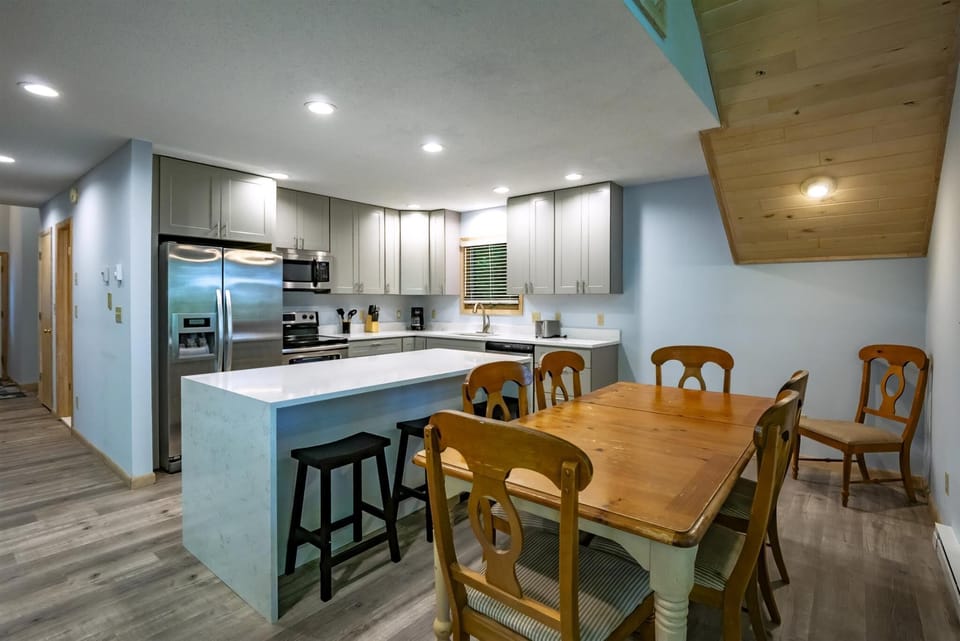 Main Level Dining
