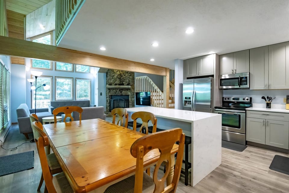 Main Level Dining
