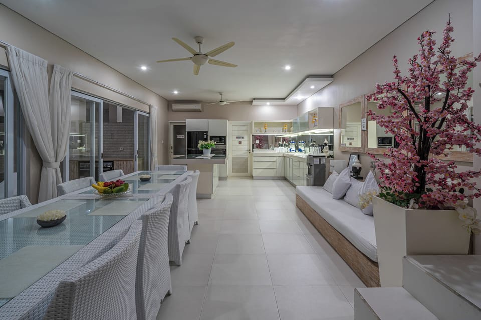 Villa | Dining room