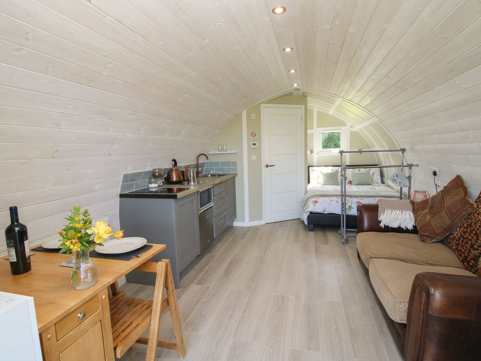 Cottage | Dining