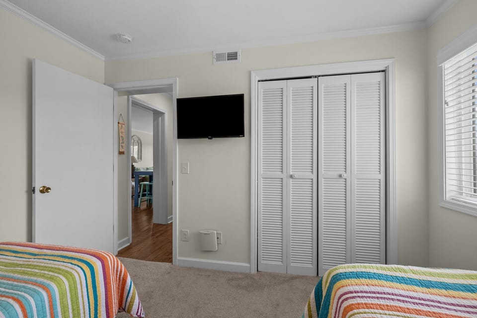 Bedroom 2- Twins