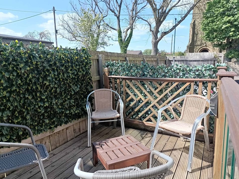 Honeysuckle Cottage, Moorsholm - Host & Stay
