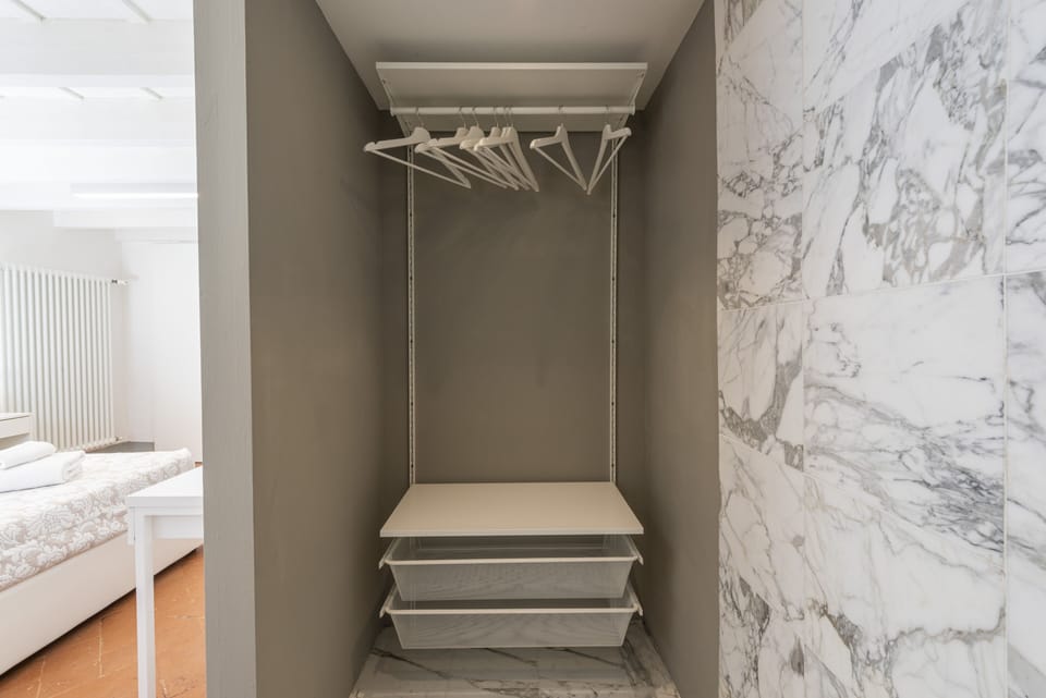 Deluxe Apartment | Wardrobe