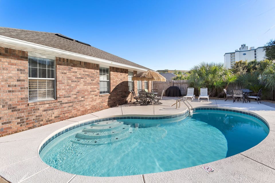 Palm Breeze Pool
