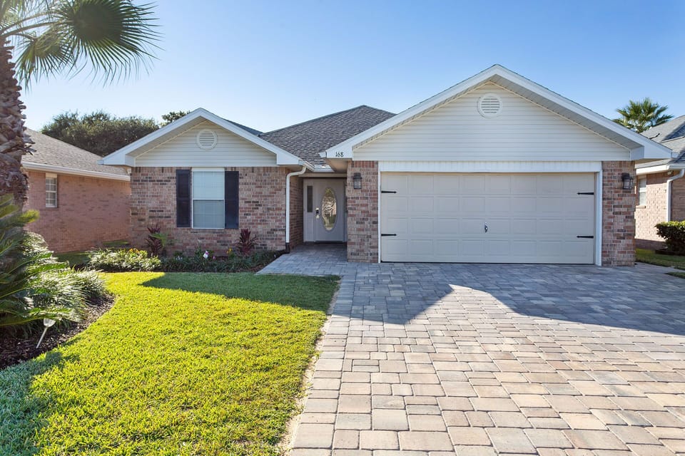 Palm Breeze Exterior