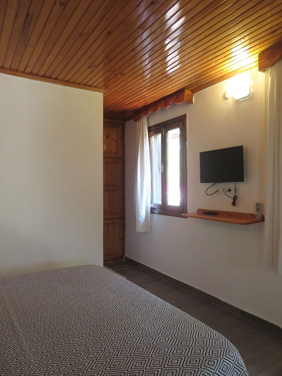 Classic Double Room | Laptop workspace, blackout drapes, travel crib, WiFi (free)