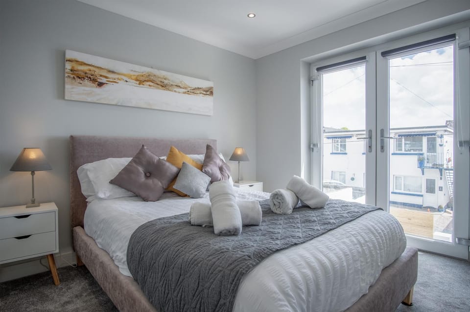 Gower View - 4 Bedroom Holiday Home - Saundersfoot (11071)