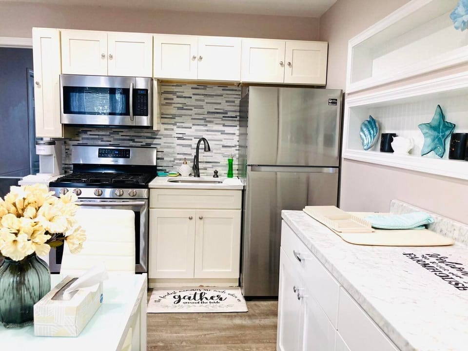 Full kitchen 