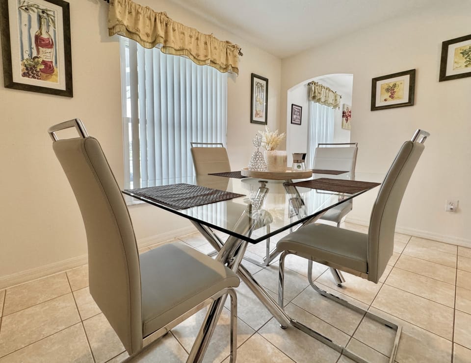 Breakfast Room