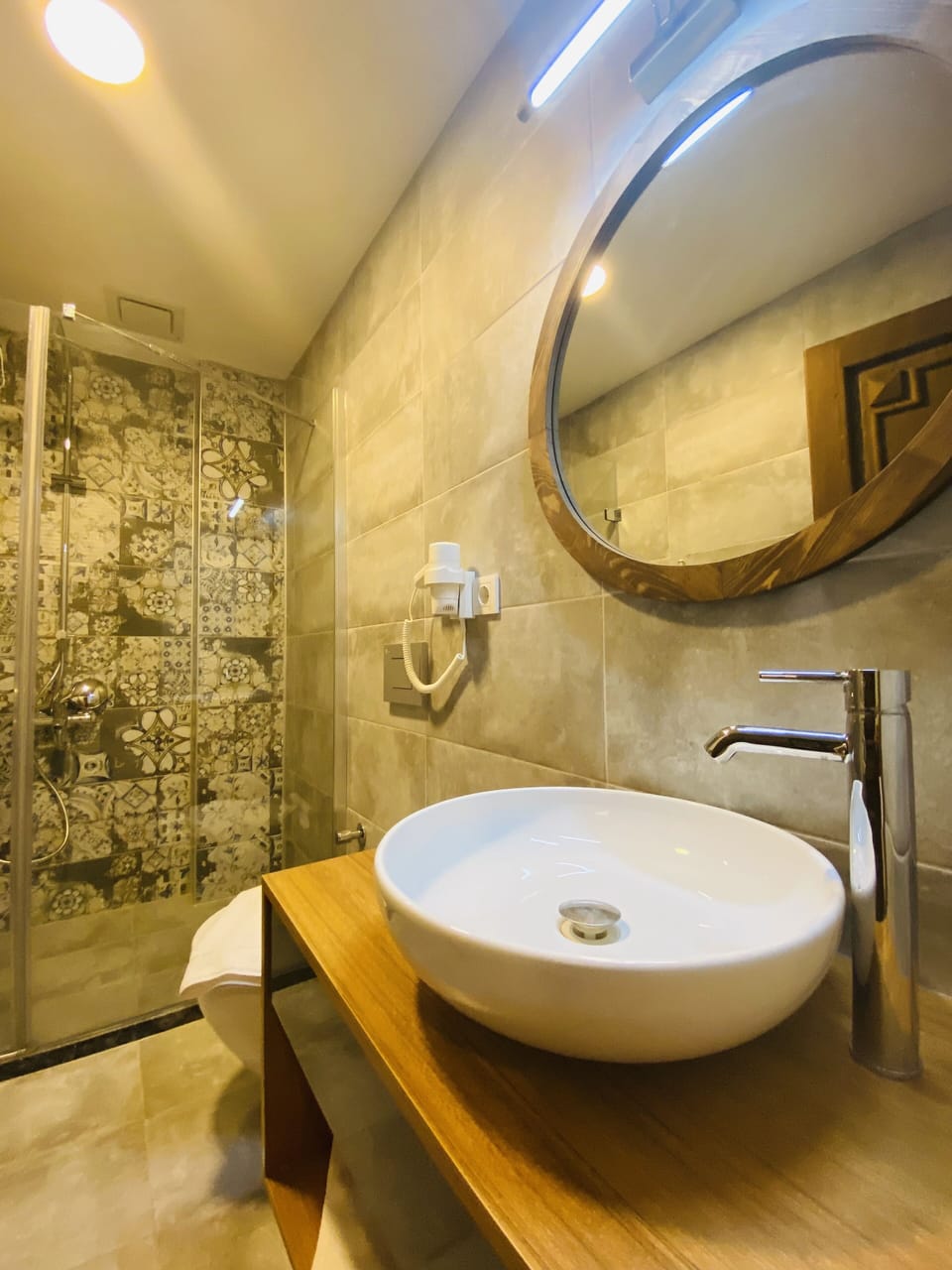Economy Double Room | Bathroom | Shower, rainfall showerhead, hair dryer, bathrobes