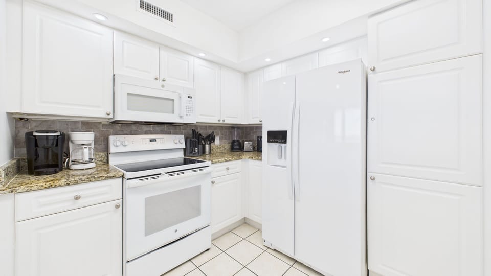 Fully applianced kitchen with all the cooking essentials