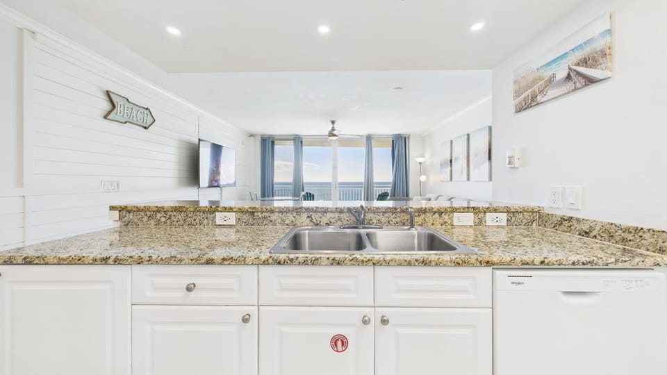 Fully applianced kitchen with all the cooking essentials