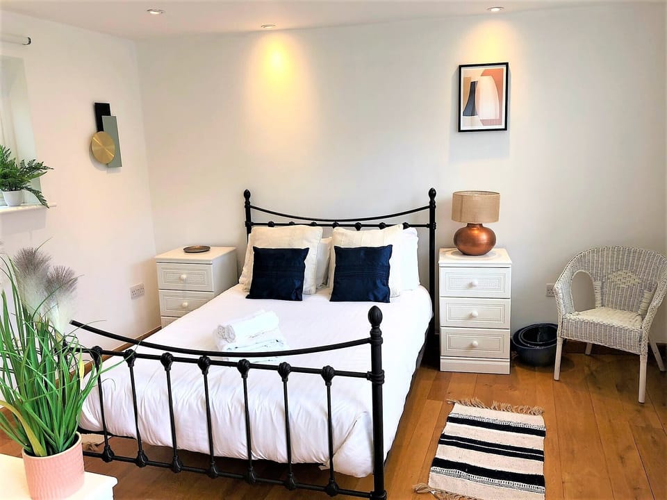 Prime Location- Detached Clifton Home With Parking House in Bristol
