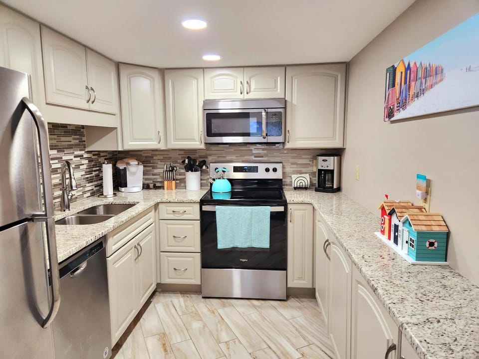 Fully equipped and updated kitchen
