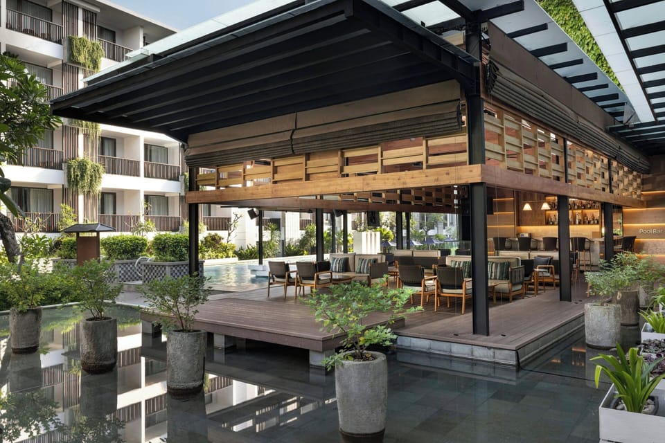Outdoor pool, free cabanas, pool umbrellas