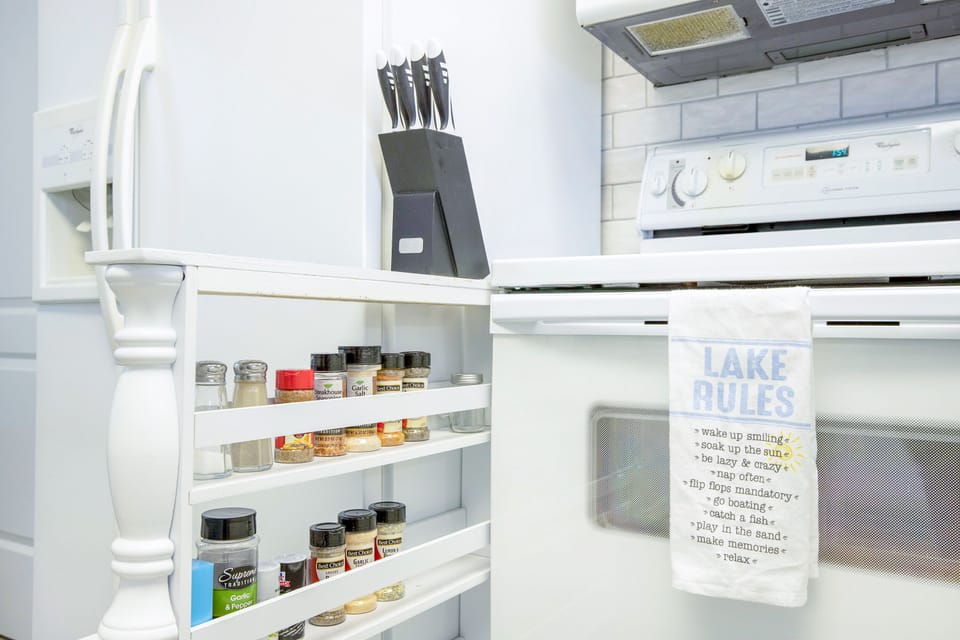 Unique Kitchen Design - Pull Out Spice Rack