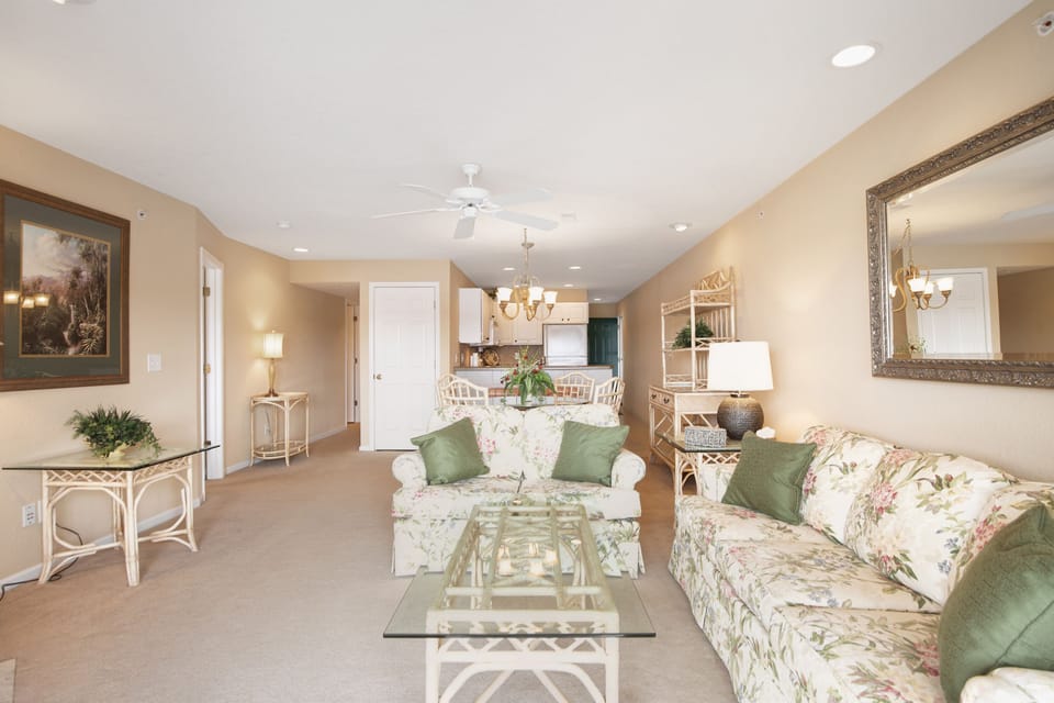 Open Living, Kitchen & Dining Area to Gather & Connect
