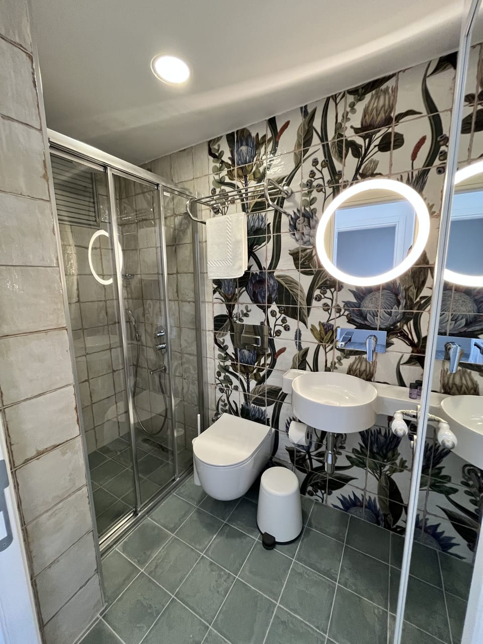 Standard Room | Bathroom | Shower, hair dryer, heated floors (bathroom), towels