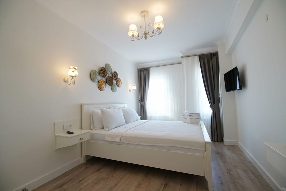 Deluxe Room, Sea View | Minibar (some free items), WiFi (free), individually decorated