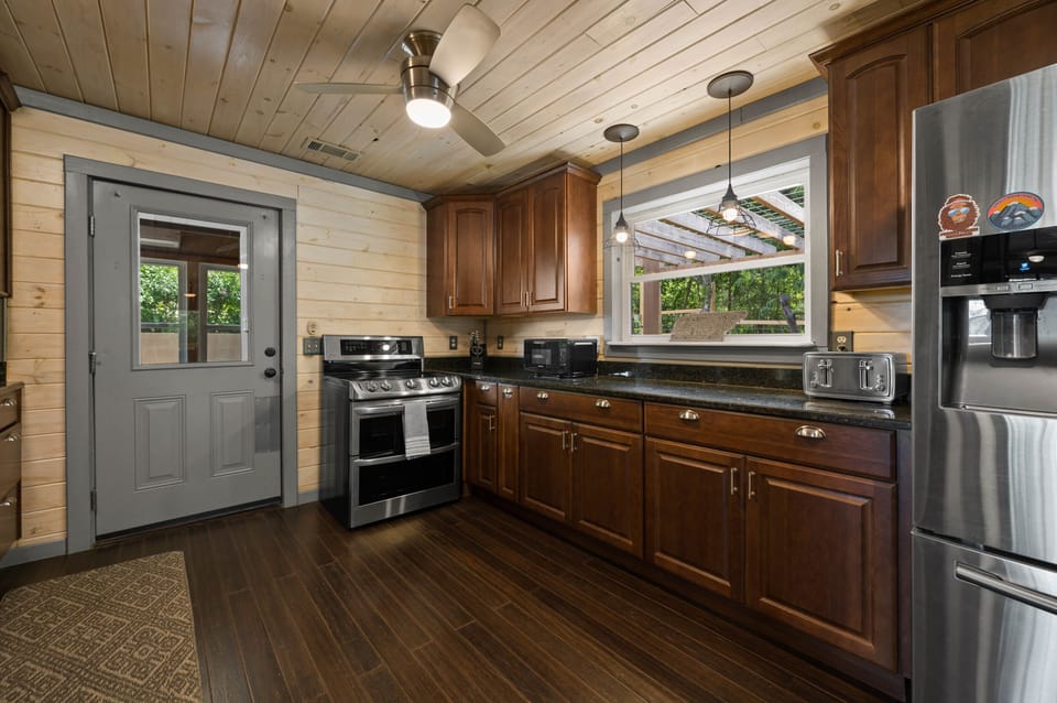 Huskey Hill Lodge has a spacious kitchen!