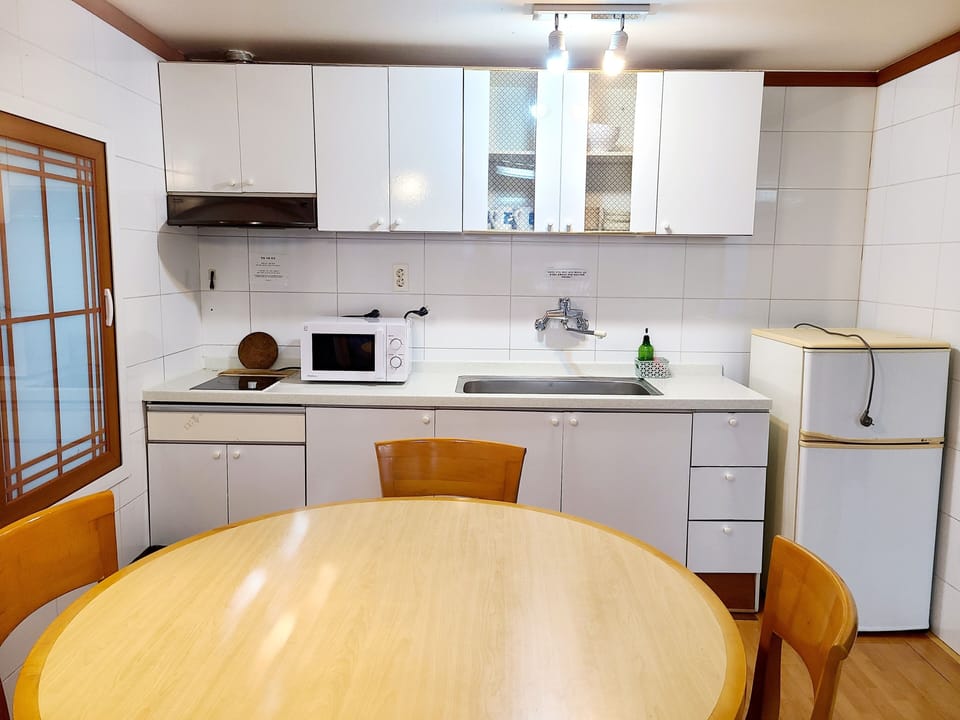 Family Room, 1 Bedroom | Private kitchen | Fridge, stovetop, electric kettle, cookware/dishes/utensils