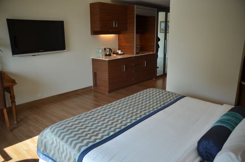 In-room safe, desk, laptop workspace, blackout drapes