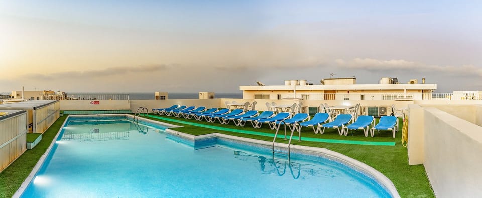 Outdoor pool, pool umbrellas, sun loungers